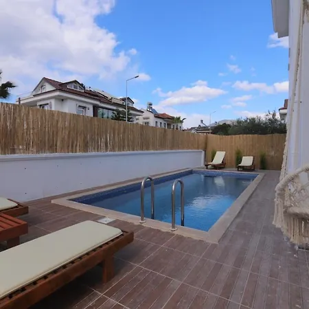 Fethiye'de Denize Yakin Ozel Havuzlu Mustakil Fethiye