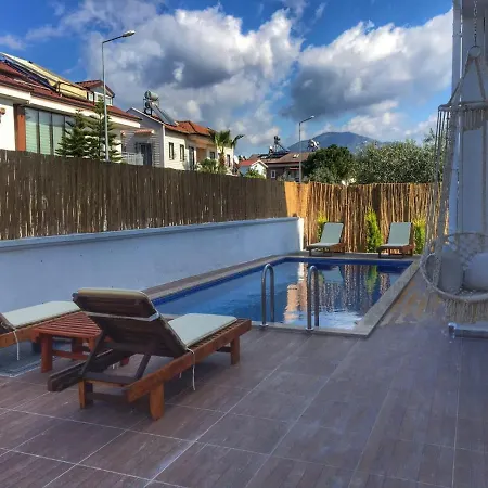 Villa Fethiye'de Denize Yakin Ozel Havuzlu Mustakil *
